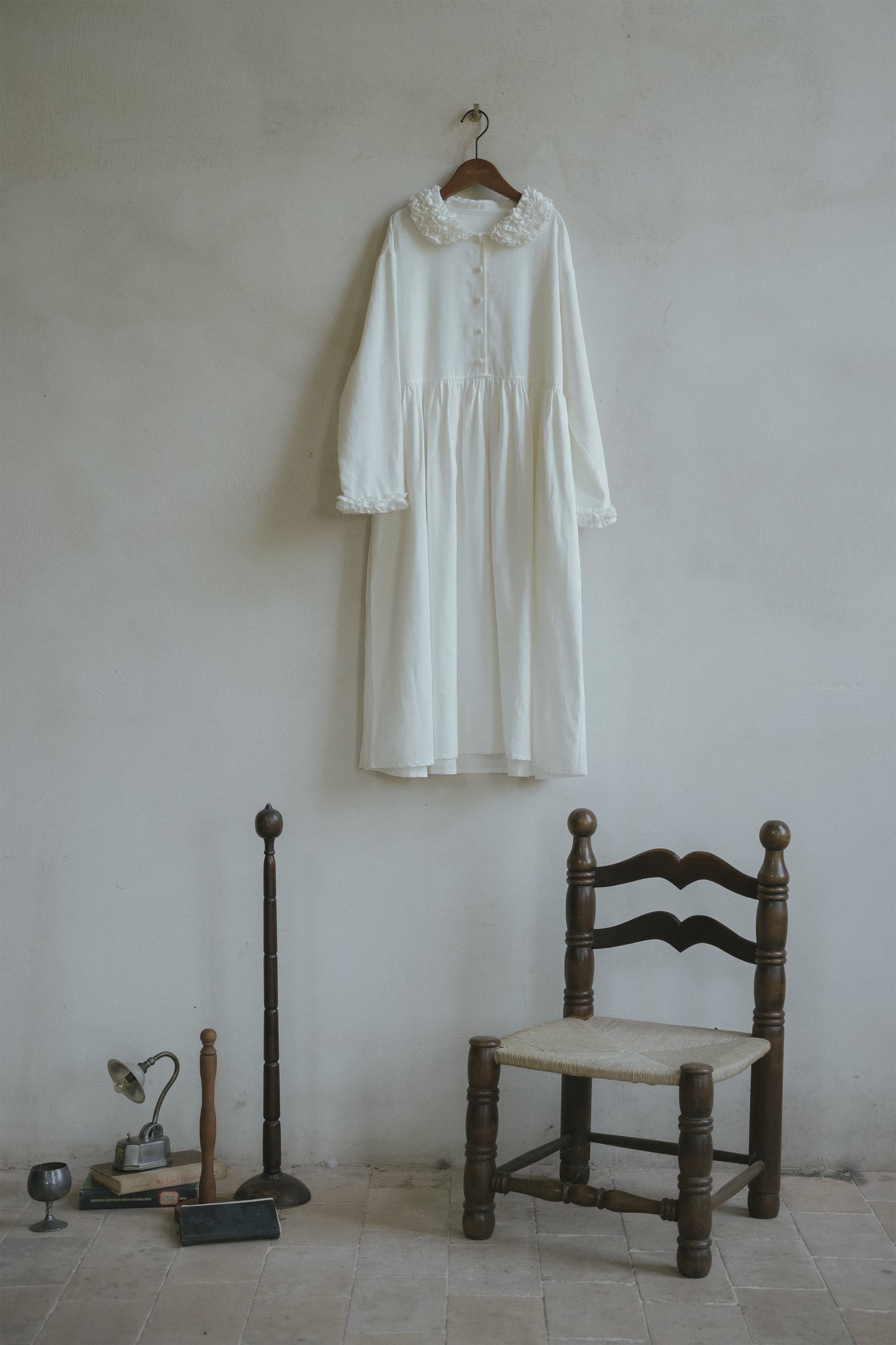 黒いワンピース•9836250803と白いワンピース•9833250807