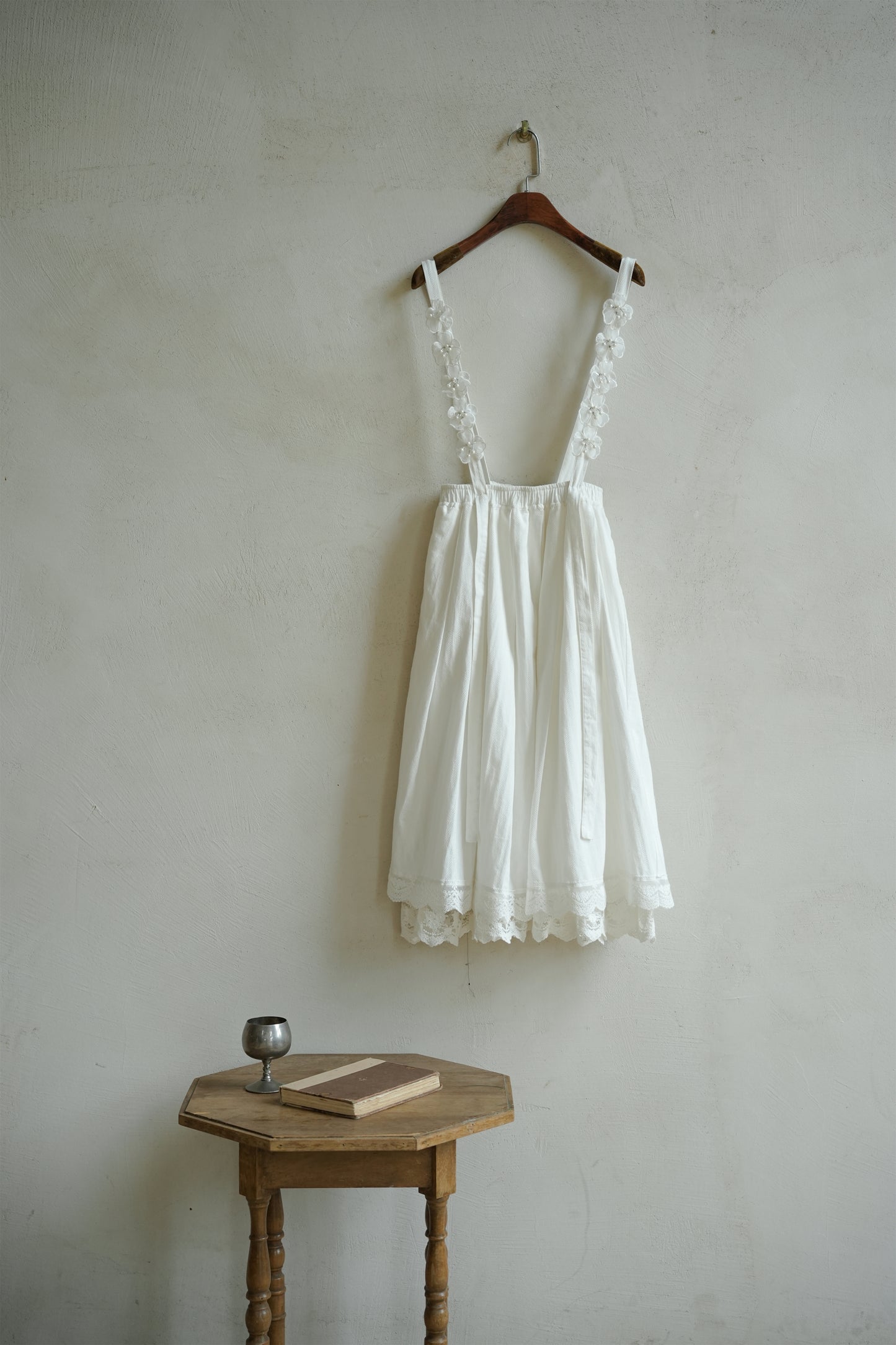 サスペンダースカート•7818202035と赤いウールニット·7288250565