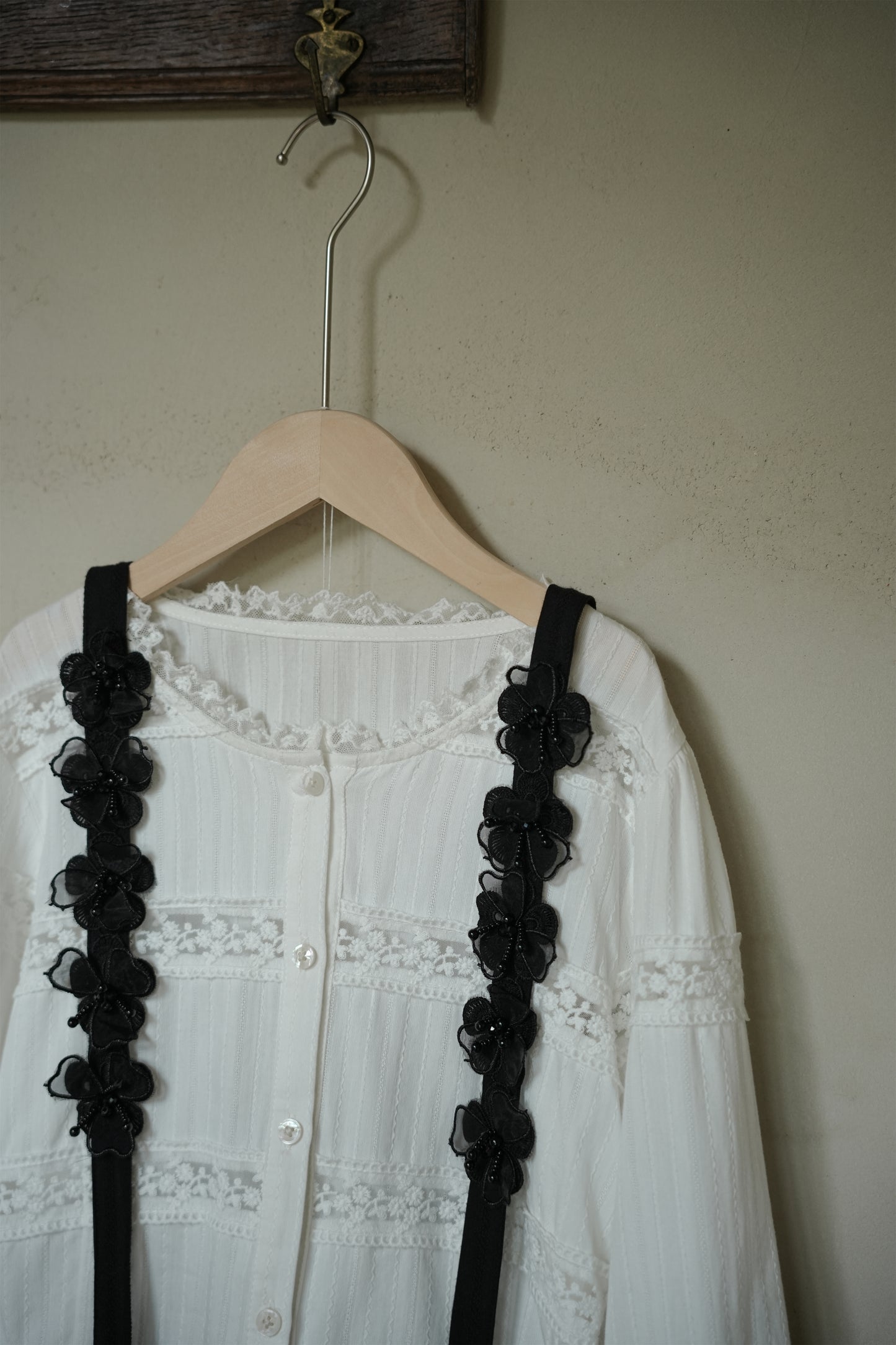 サスペンダースカート•7819202035Bとプラウス·6198200602