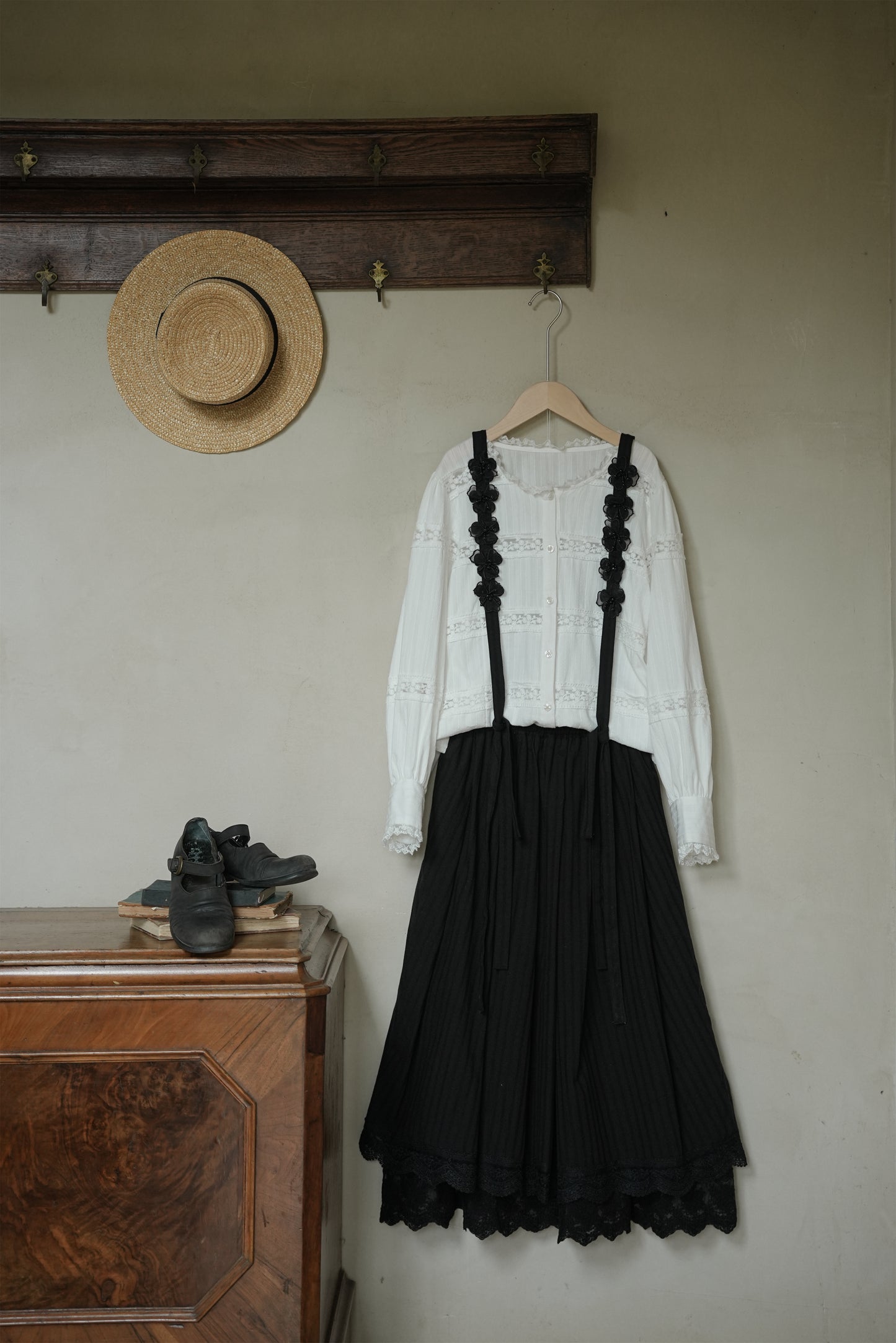 サスペンダースカート•7819202035Bとプラウス·6198200602