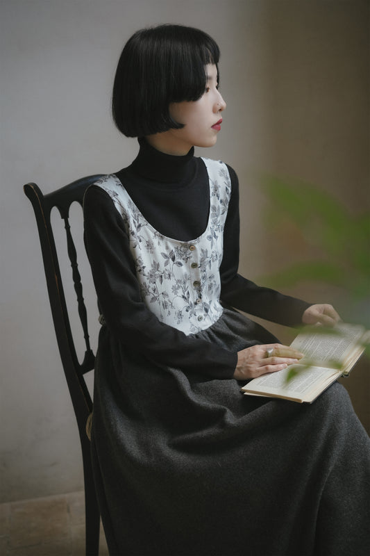 花柄ジャンパースカート•9876250875と黒いニットワンピース•9843200905(11月下旬発送予定)