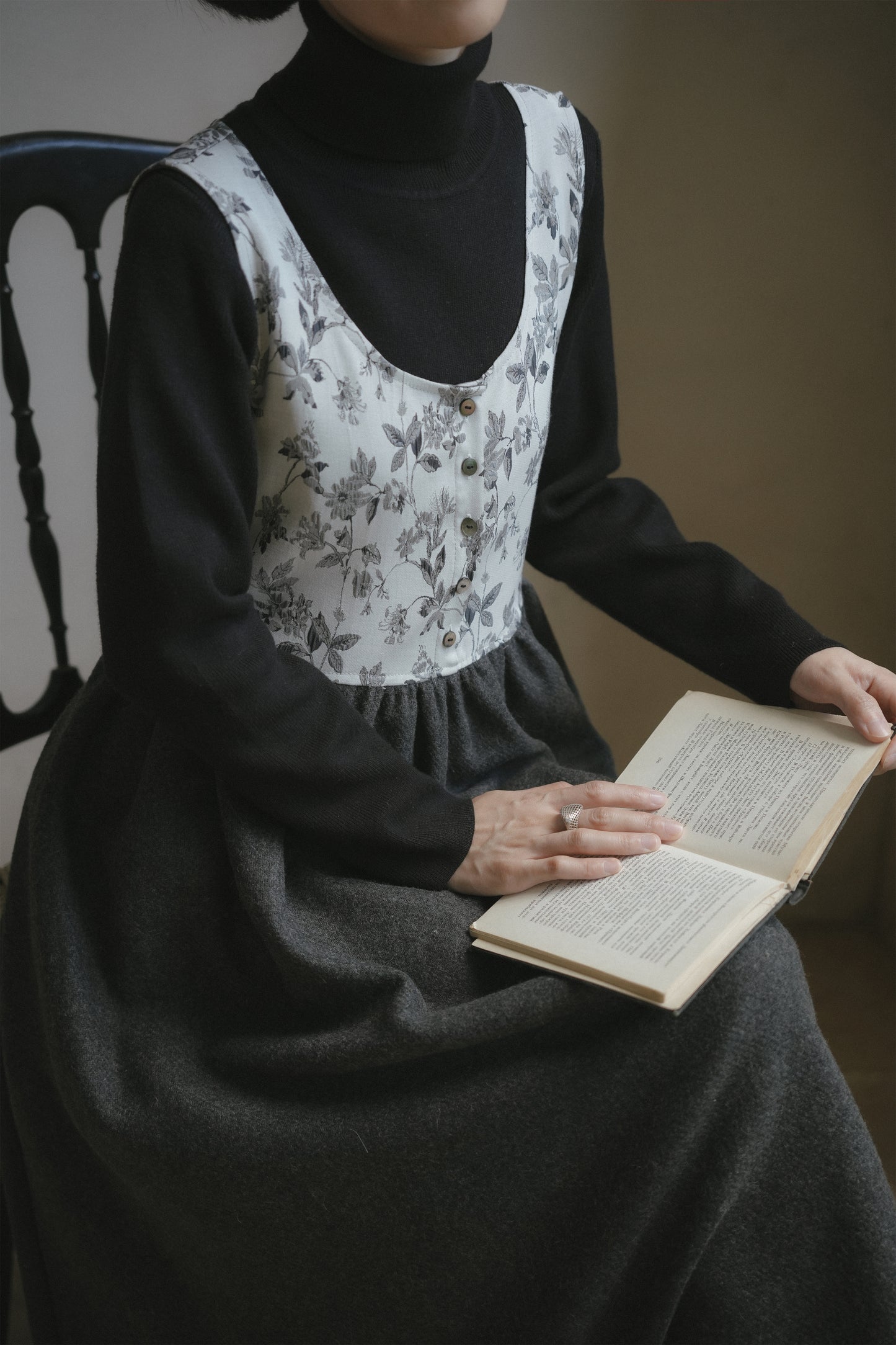 花柄ジャンパースカート•9876250875と黒いニットワンピース•9843200905(11月下旬発送予定)