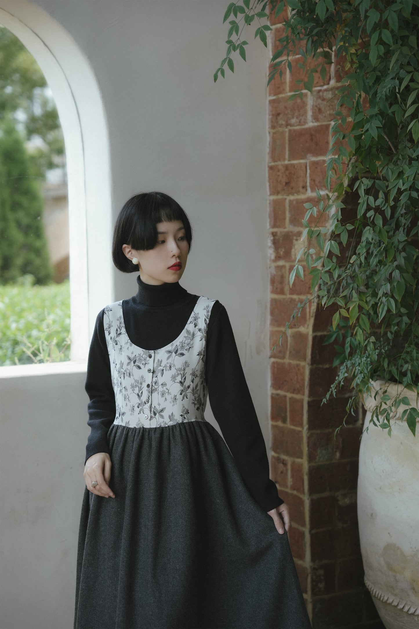 花柄ジャンパースカート•9876250875と黒いニットワンピース•9843200905(11月下旬発送予定)