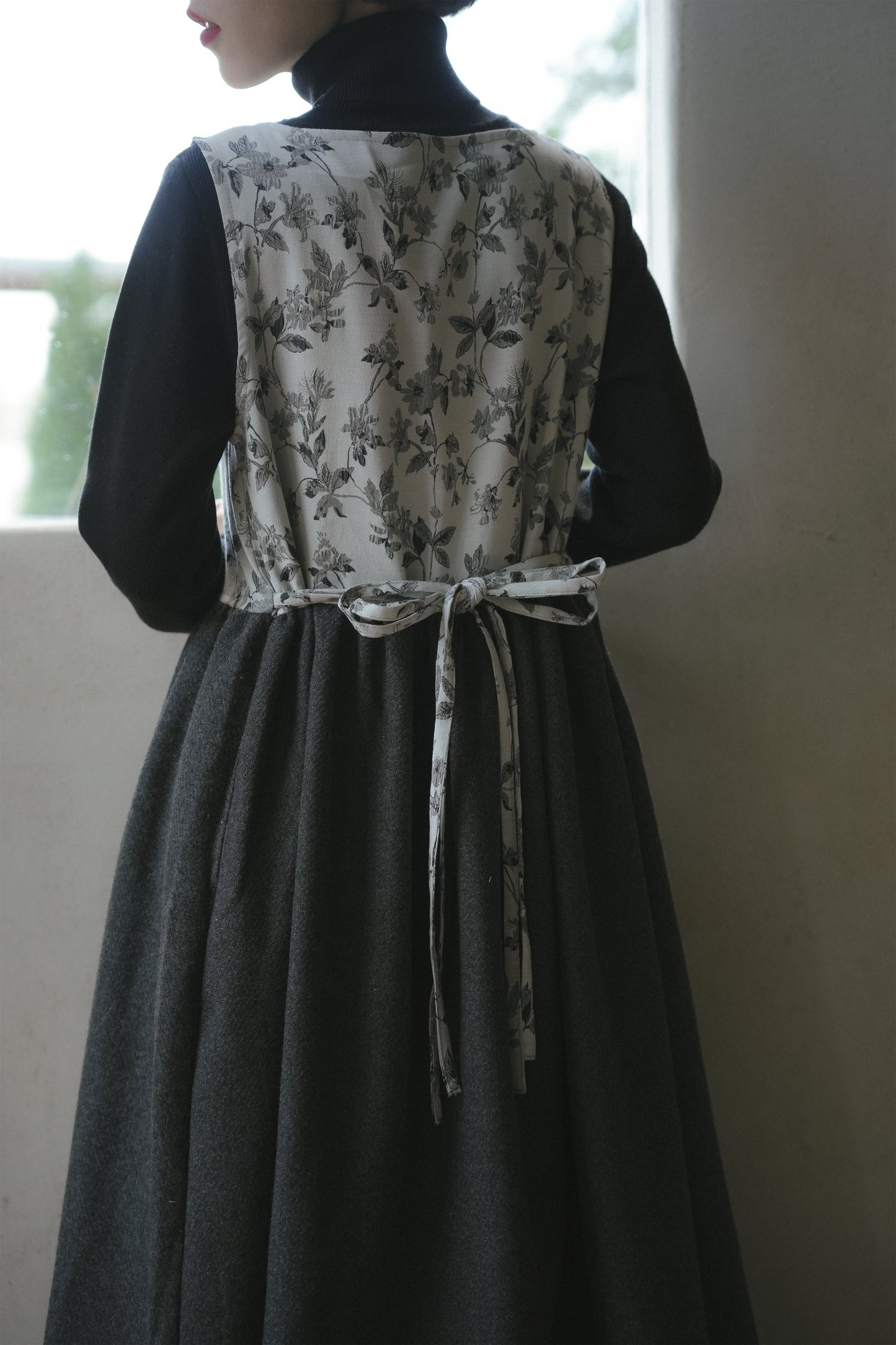 花柄ジャンパースカート•9876250875と黒いニットワンピース•9843200905(11月下旬発送予定)