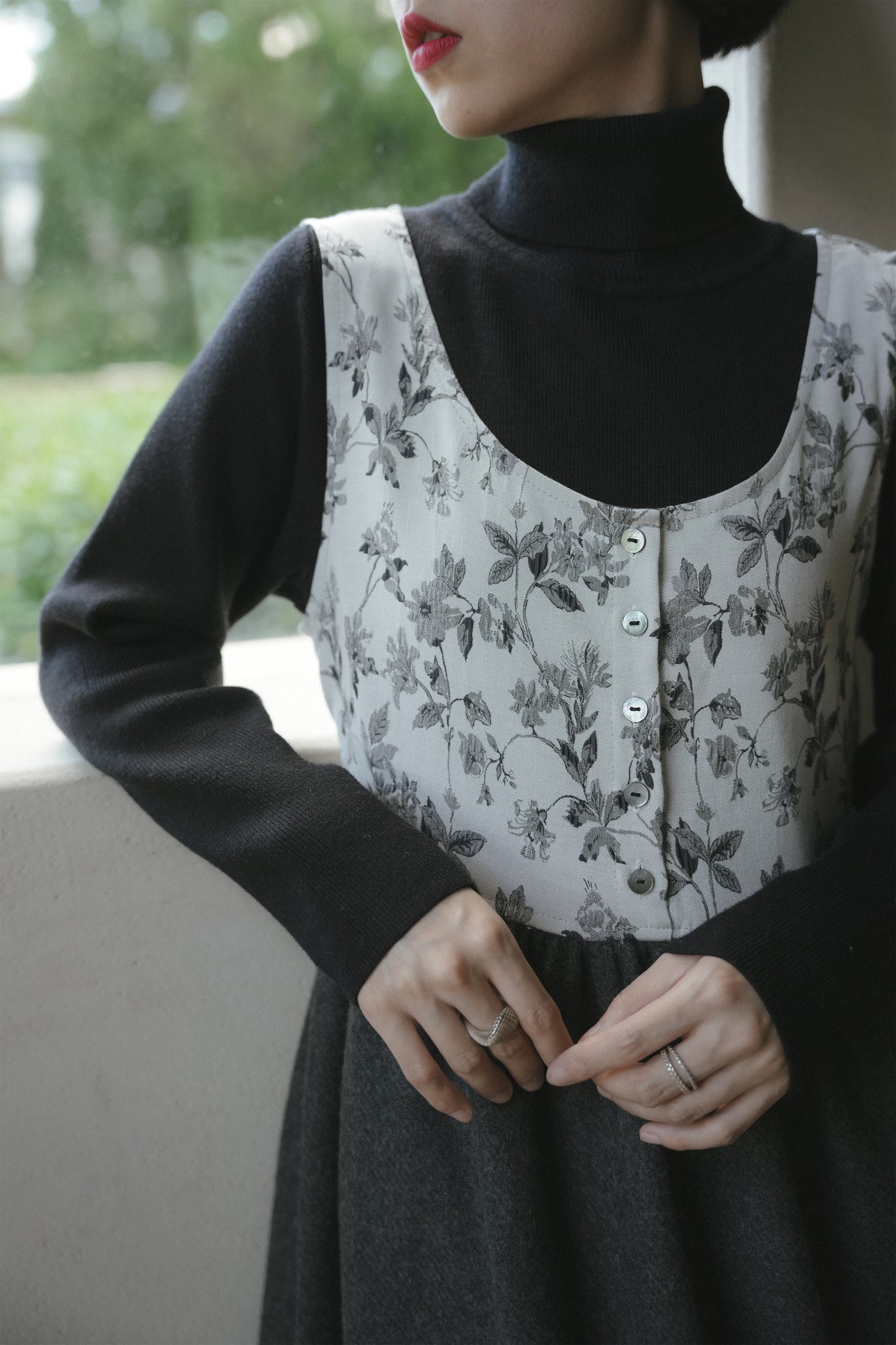 花柄ジャンパースカート•9876250875と黒いニットワンピース•9843200905(11月下旬発送予定)