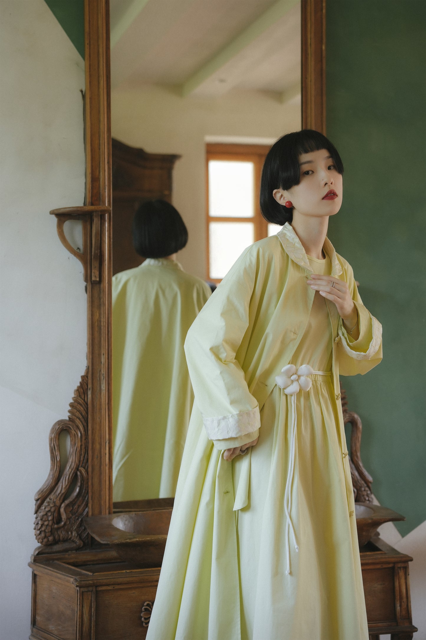 コート•7879250810とワンピース•9896250811とベルト•SP21