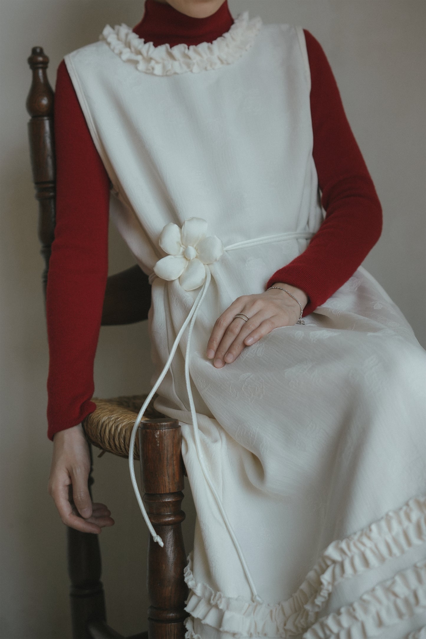 ノースリーブワンピース•7888250910と赤いウールニット·7288250565