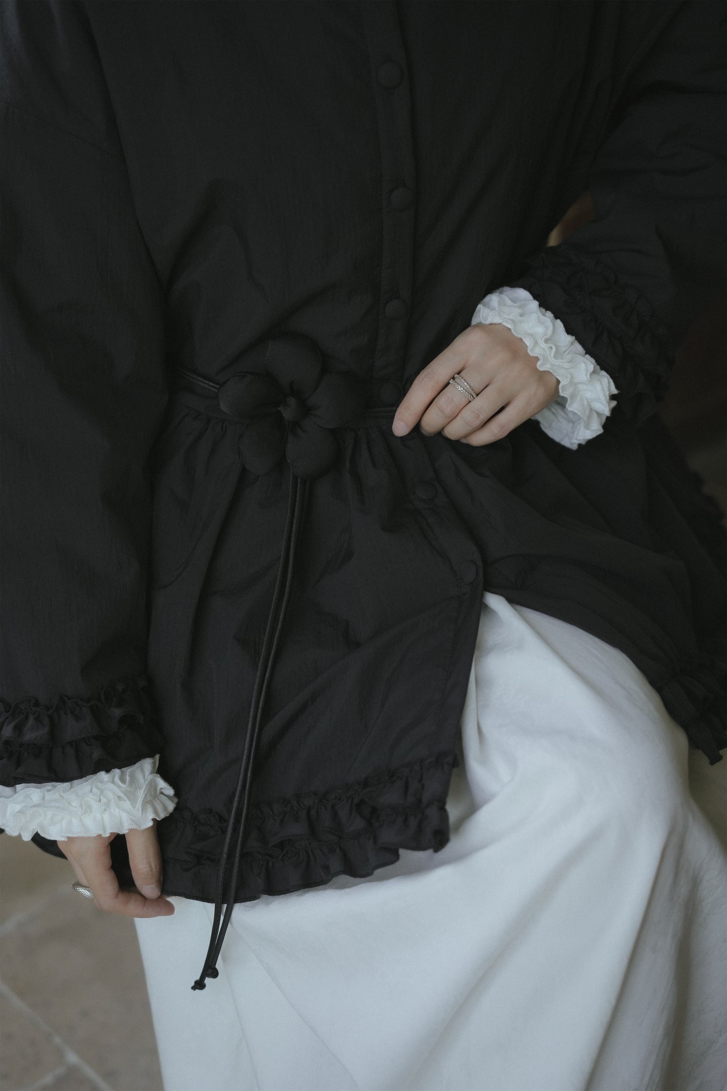 中綿コート •8489250812と白いワンピース•9833250807