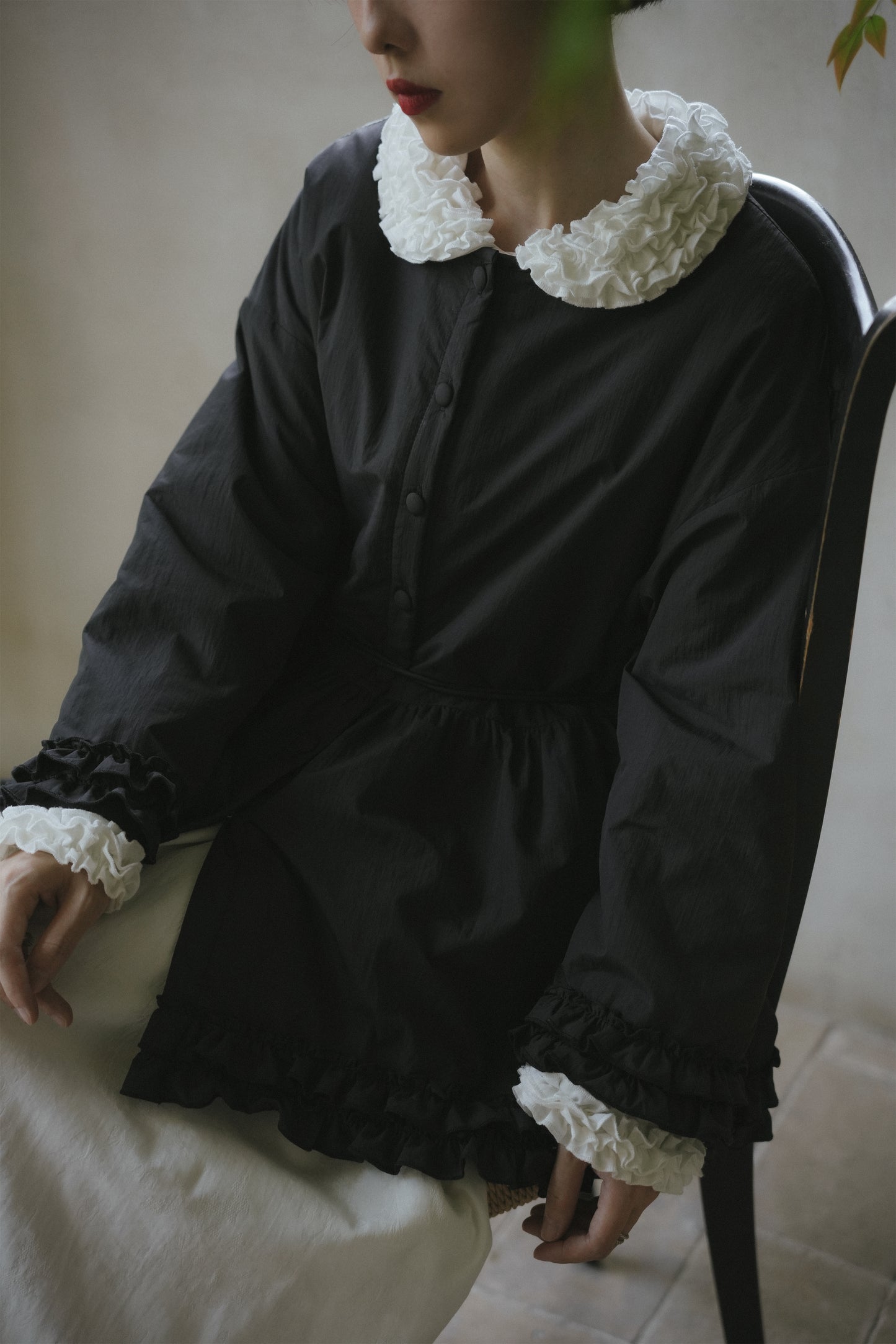 中綿コート •8489250812と白いワンピース•9833250807