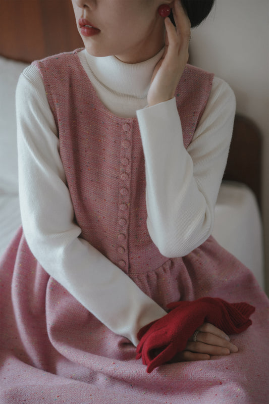 ピンクノースリーブワンピース•6546250808/ハイネックニットワンピース•9833200904(12月上旬発送予定)