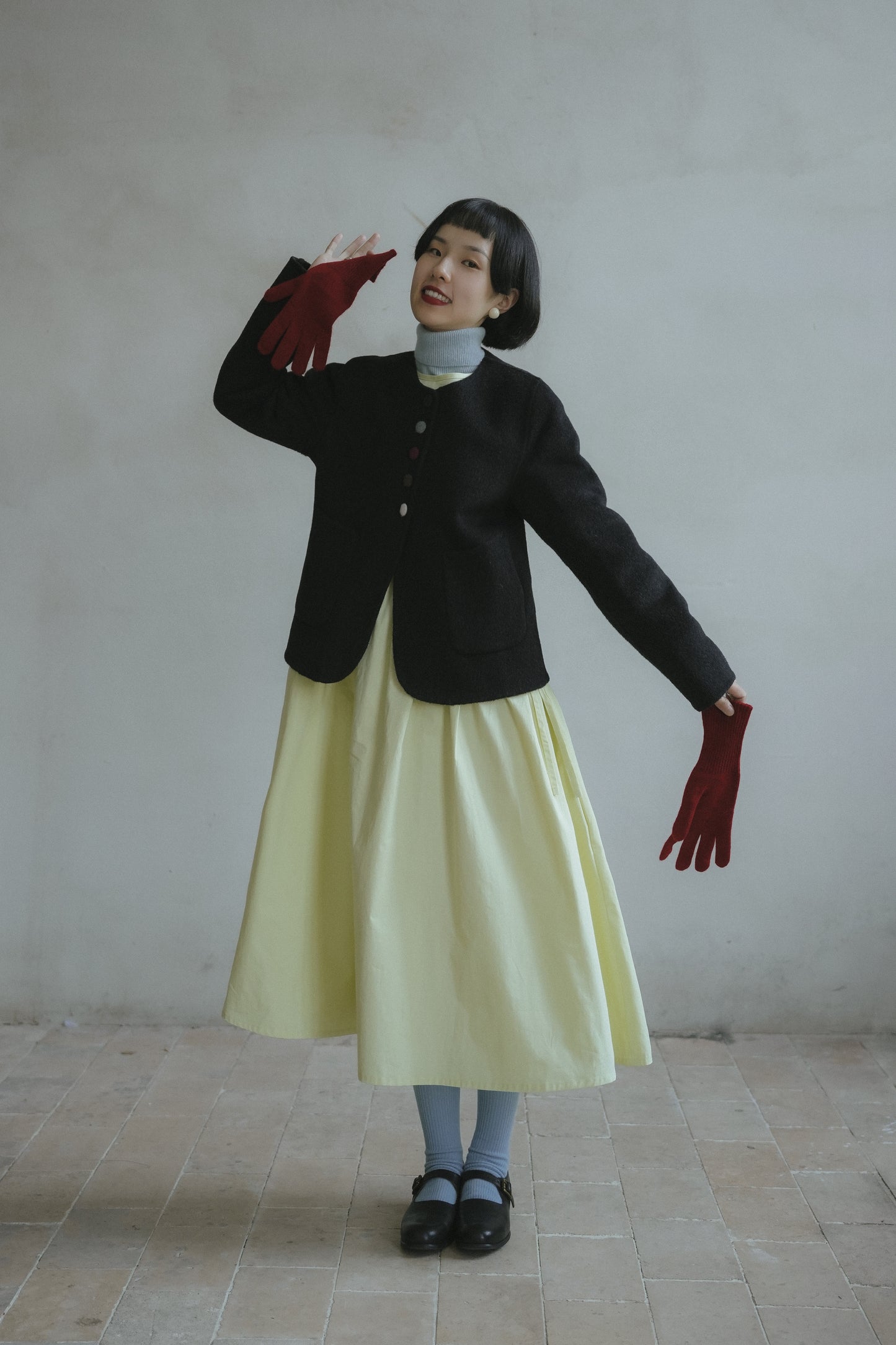 ウールショートコート•7869251103とブルーウールニット·7288250566とイェローワンピース•9896250811