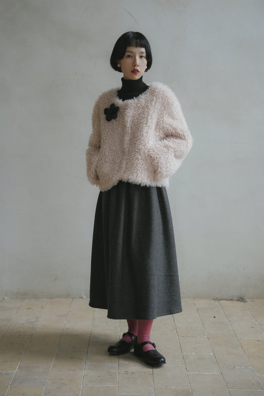 ボアショートブルゾン•9983251112 と花柄ジャンパースカート•9876250875と黒いニットワンピース•9843200905