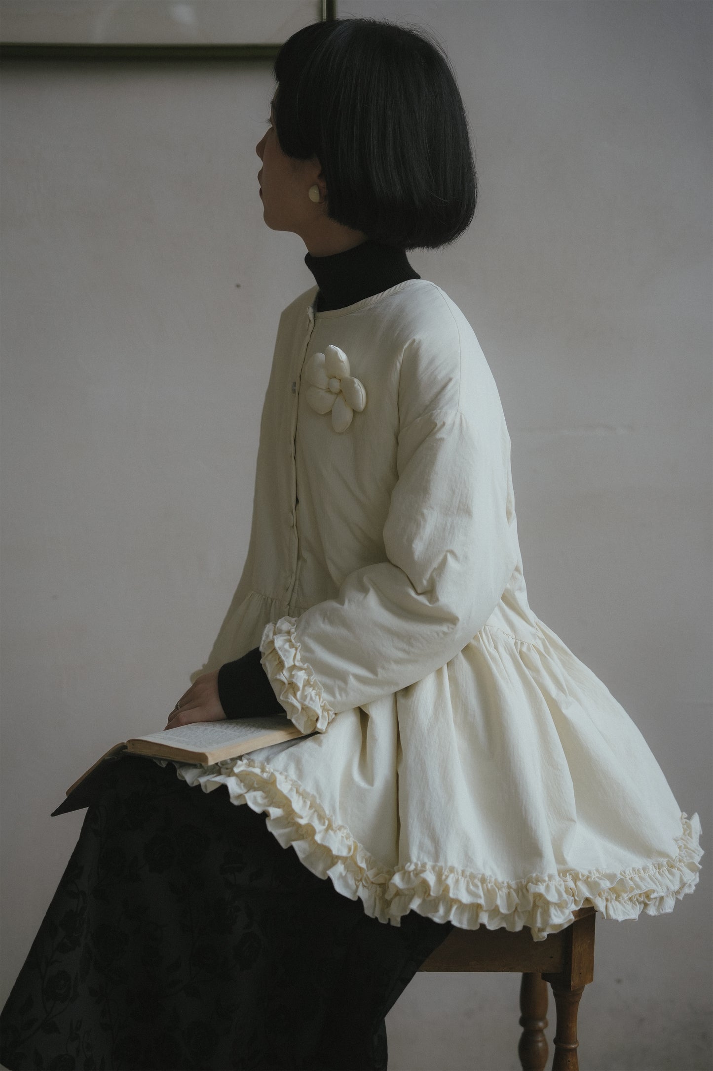 中綿コート •8430250912と黒いワンピース•9836250803と黒いニットワンピース•9843200905