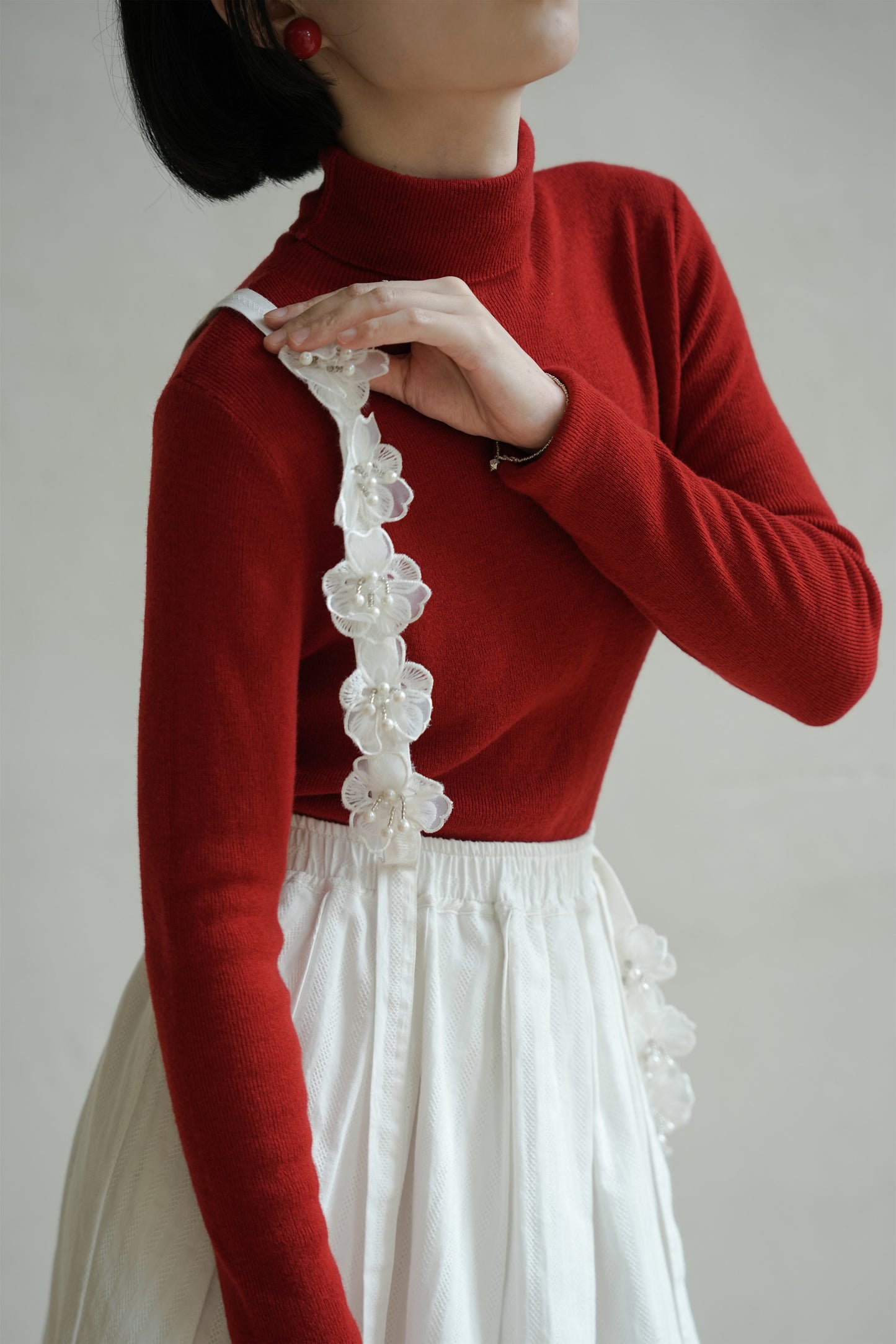 サスペンダースカート•7818202035と赤いウールニット·7288250565