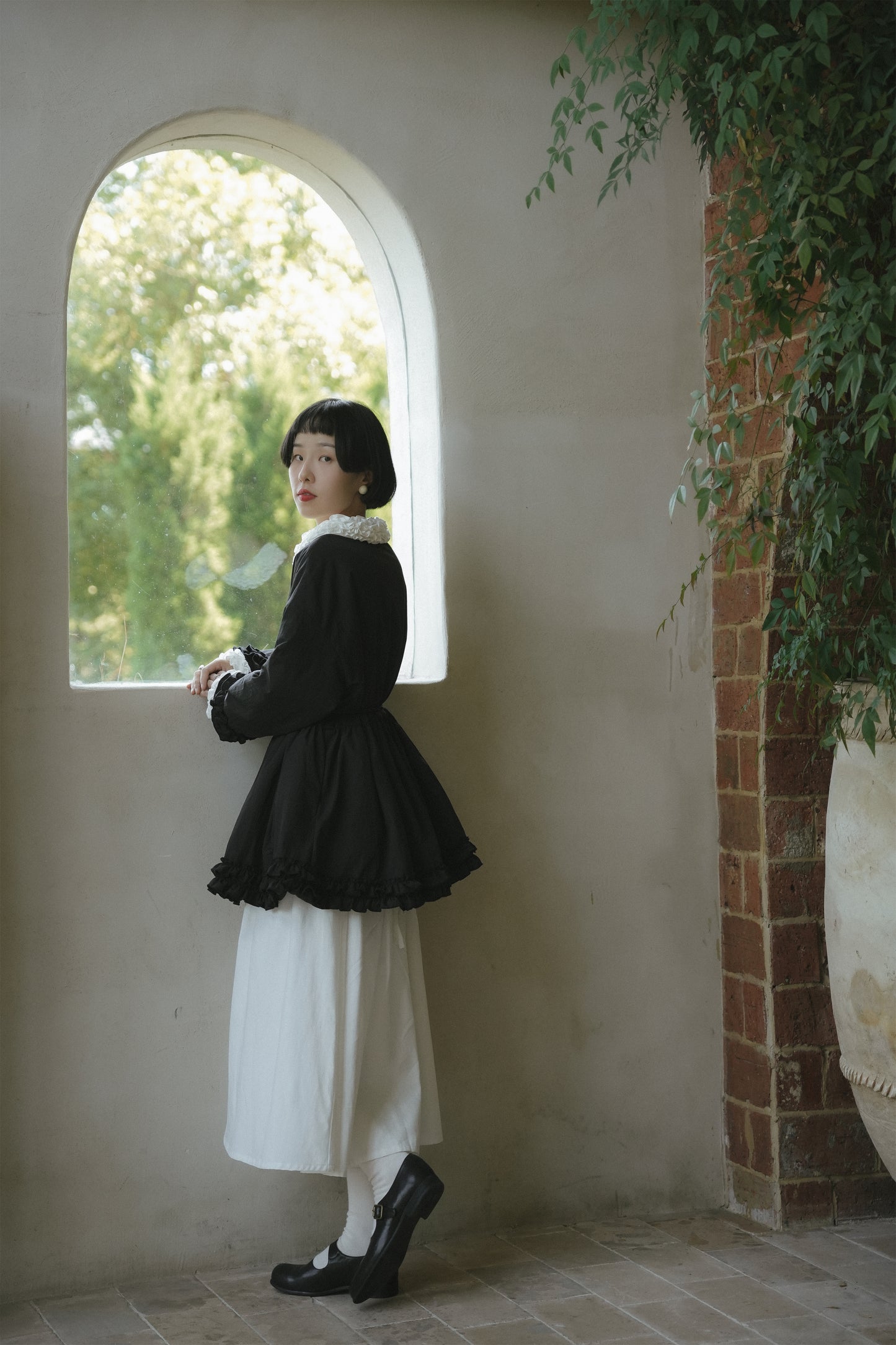 中綿コート •8489250812と白いワンピース•9833250807