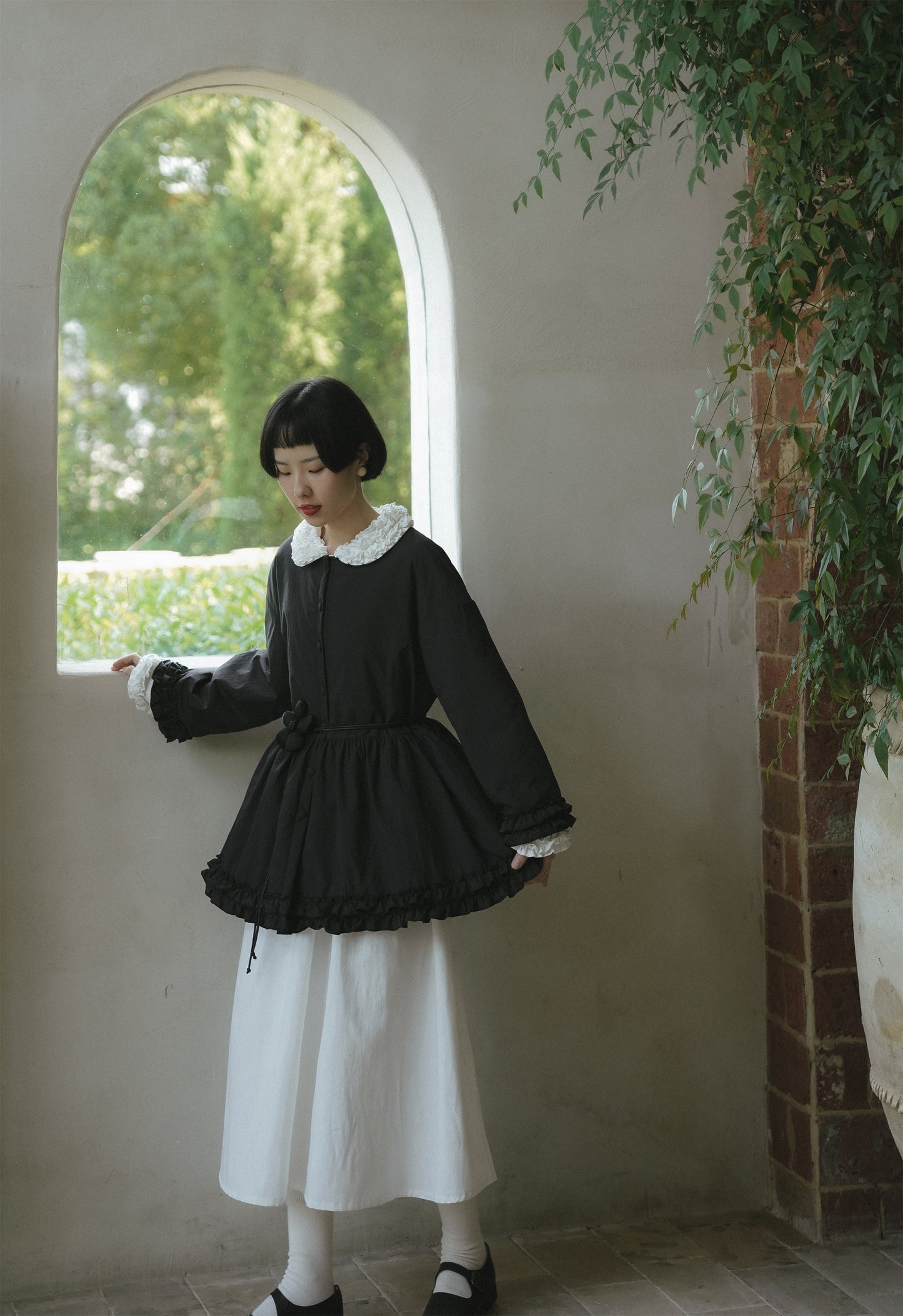 中綿コート •8489250812と白いワンピース•9833250807