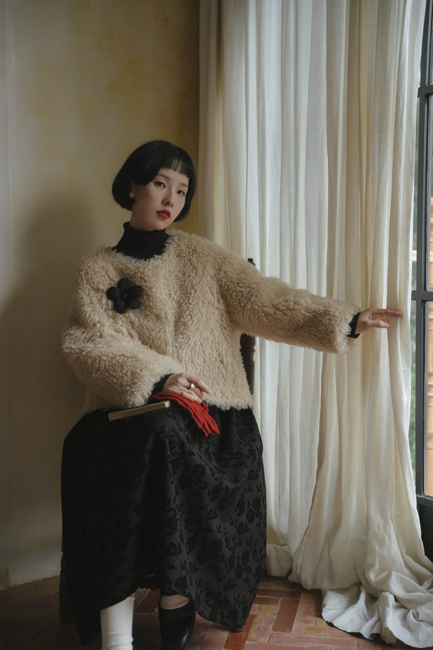 ボアショートブルゾン•6799251113と黒いワンピース•9836250803と黒いニットワンピース•9843200905