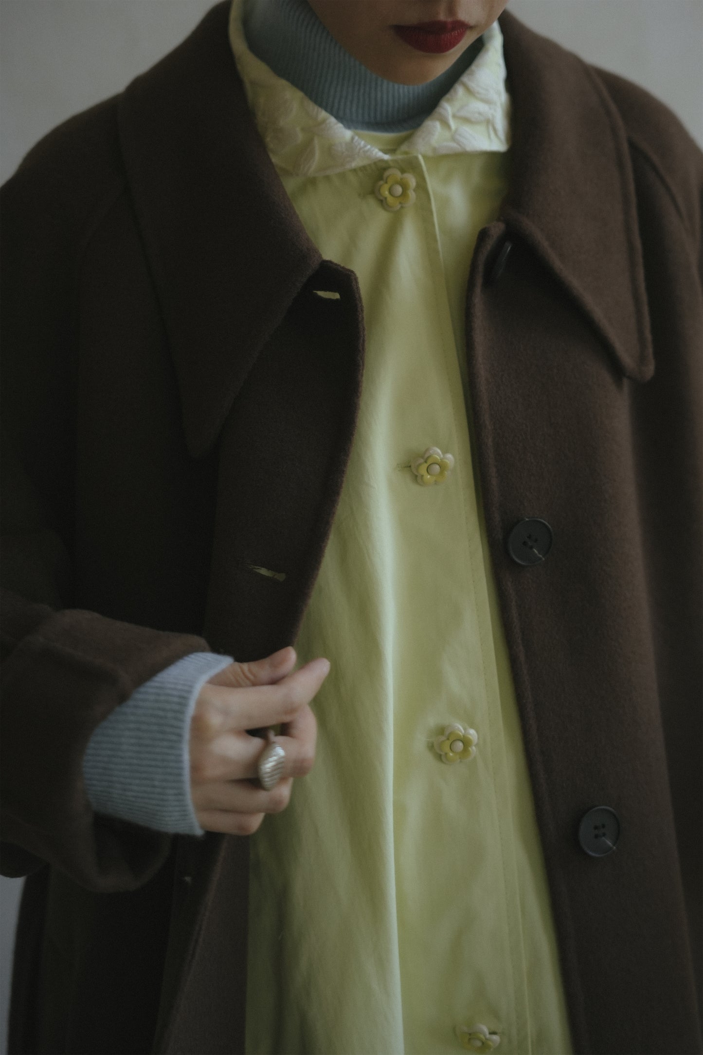 ウールコート•7829251109とブルーウールニット·7288250566とイェローコート•7879250810