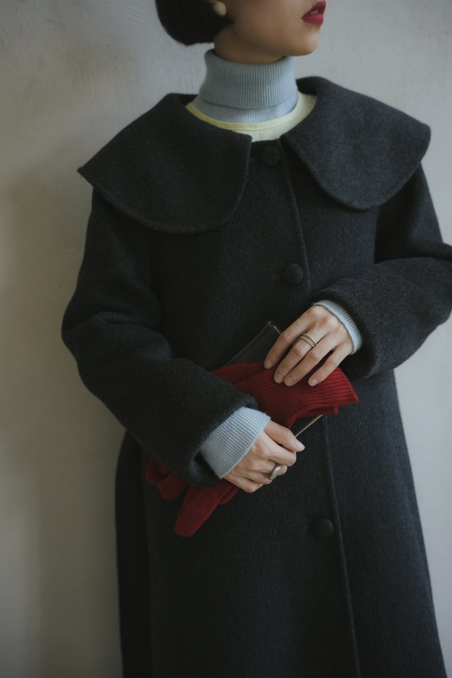 ウールコート•8455251114とブルーウールニット·7288250566とイエローコート•7879250810