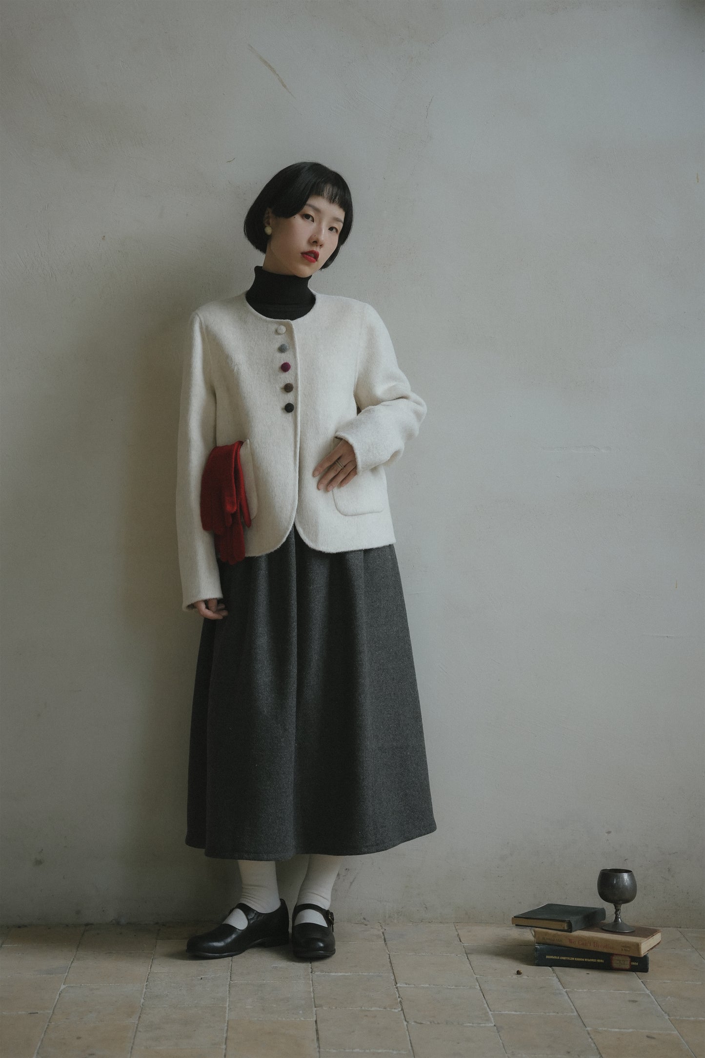 ウールショートコート•8433251104と花柄ジャンパースカート•9876250875と黒いニットワンピース•9843200905