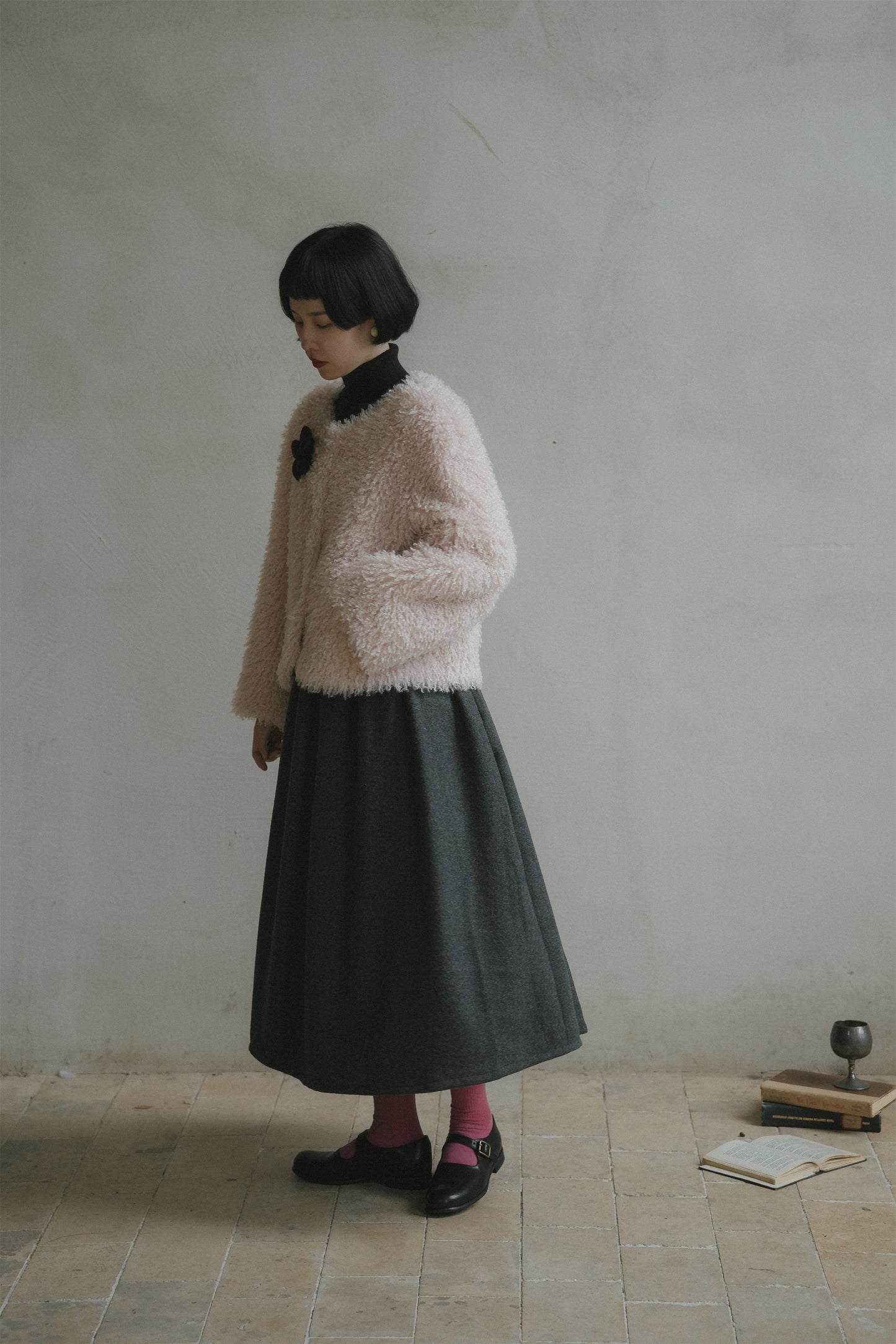 ボアショートブルゾン•9983251112 と花柄ジャンパースカート•9876250875と黒いニットワンピース•9843200905