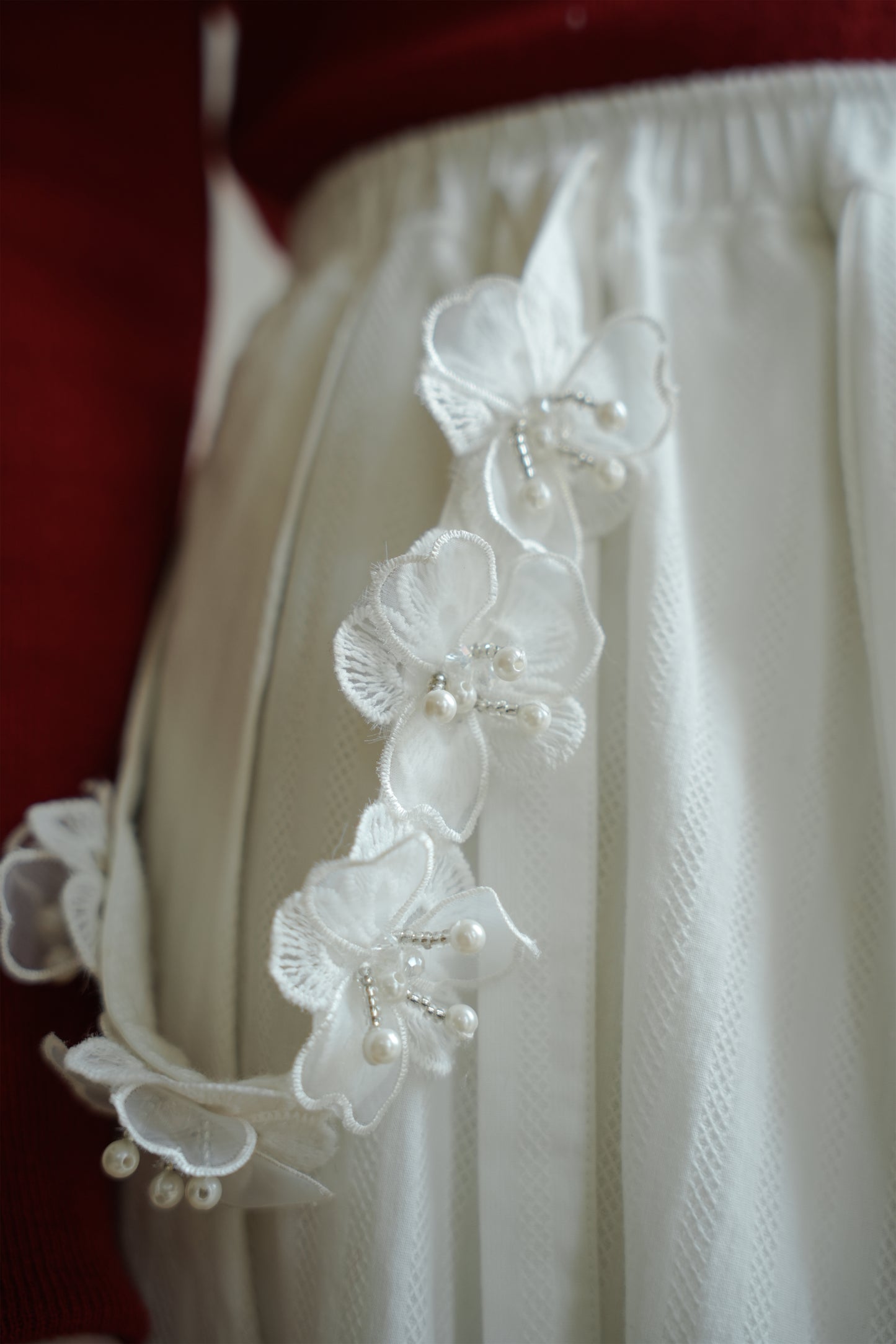 サスペンダースカート•7818202035と赤いウールニット·7288250565