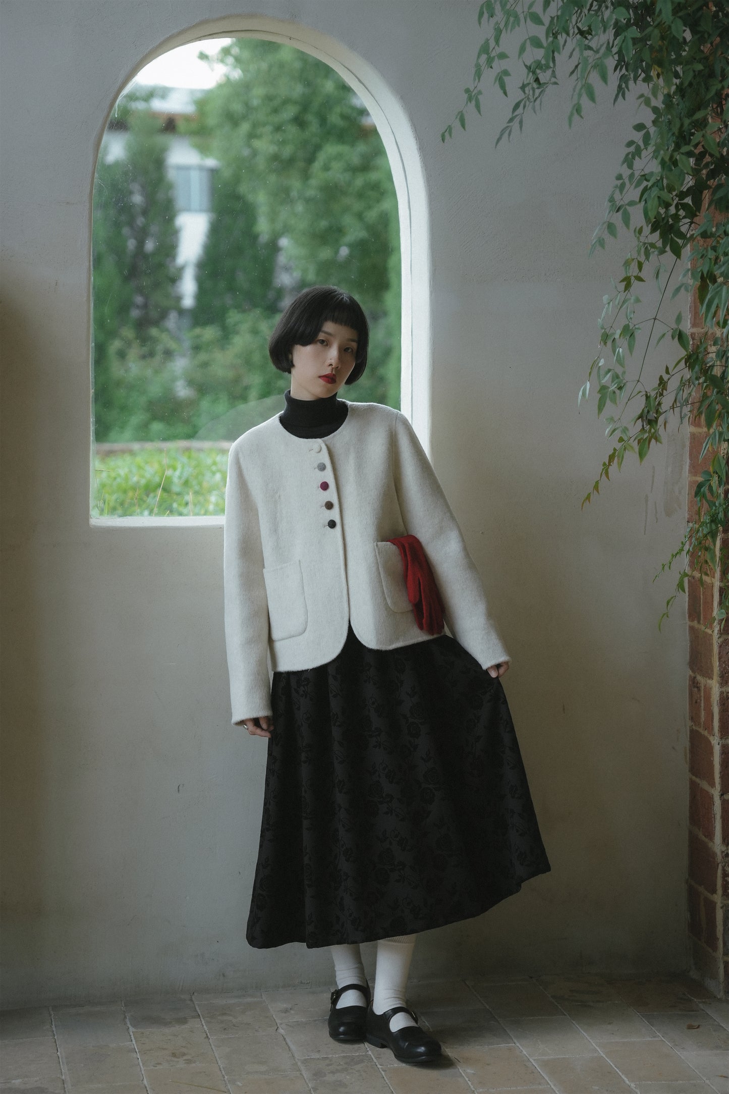 ウールショートコート•8433251104と黒いワンピース•9836250803と黒いニットワンピース•9843200905(11月下旬発送予定)