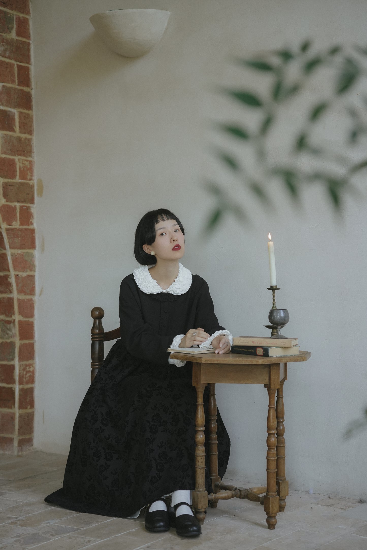 黒いワンピース•9836250803と白いワンピース•9833250807