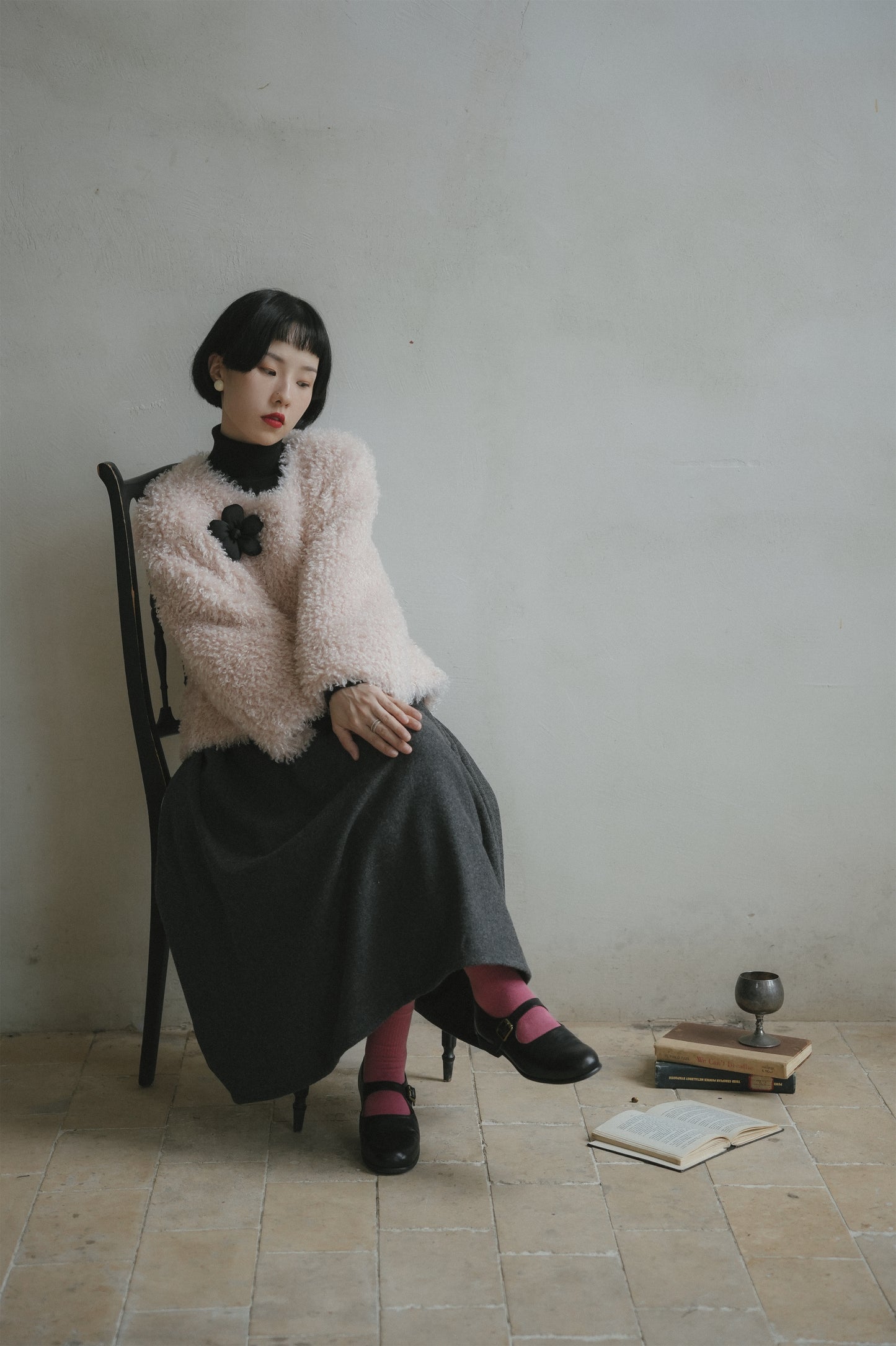 ボアショートブルゾン•9983251112 と花柄ジャンパースカート•9876250875と黒いニットワンピース•9843200905