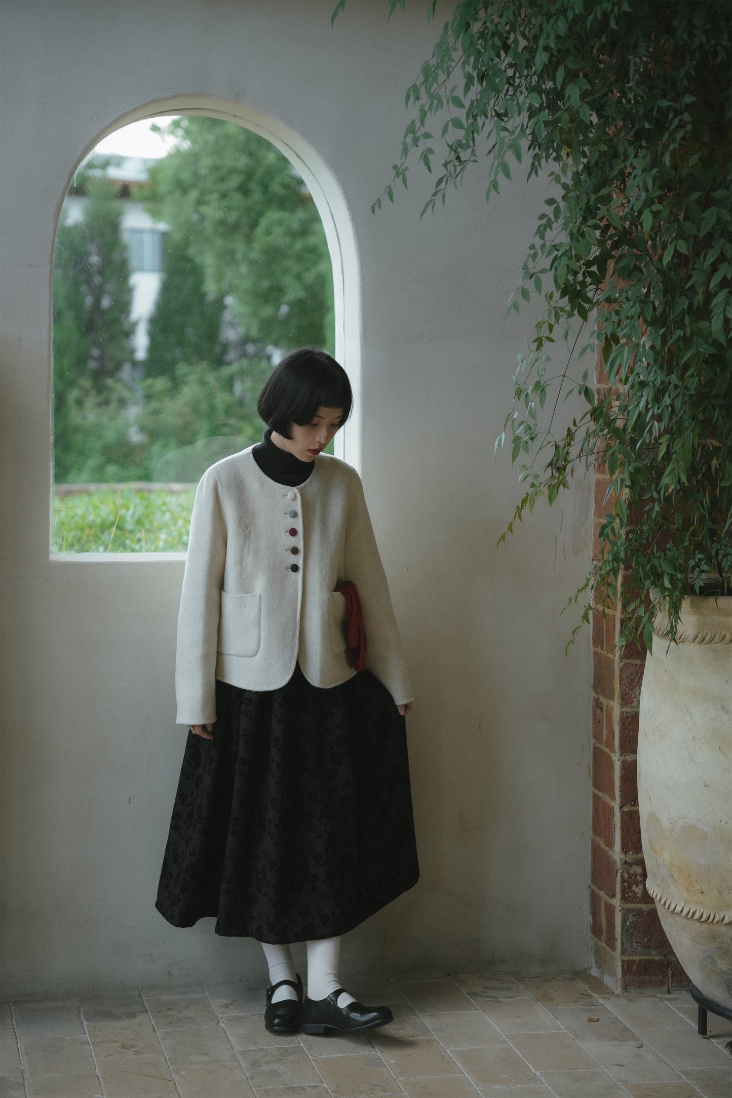 ウールショートコート•8433251104と黒いワンピース•9836250803と黒いニットワンピース•9843200905(11月下旬発送予定)