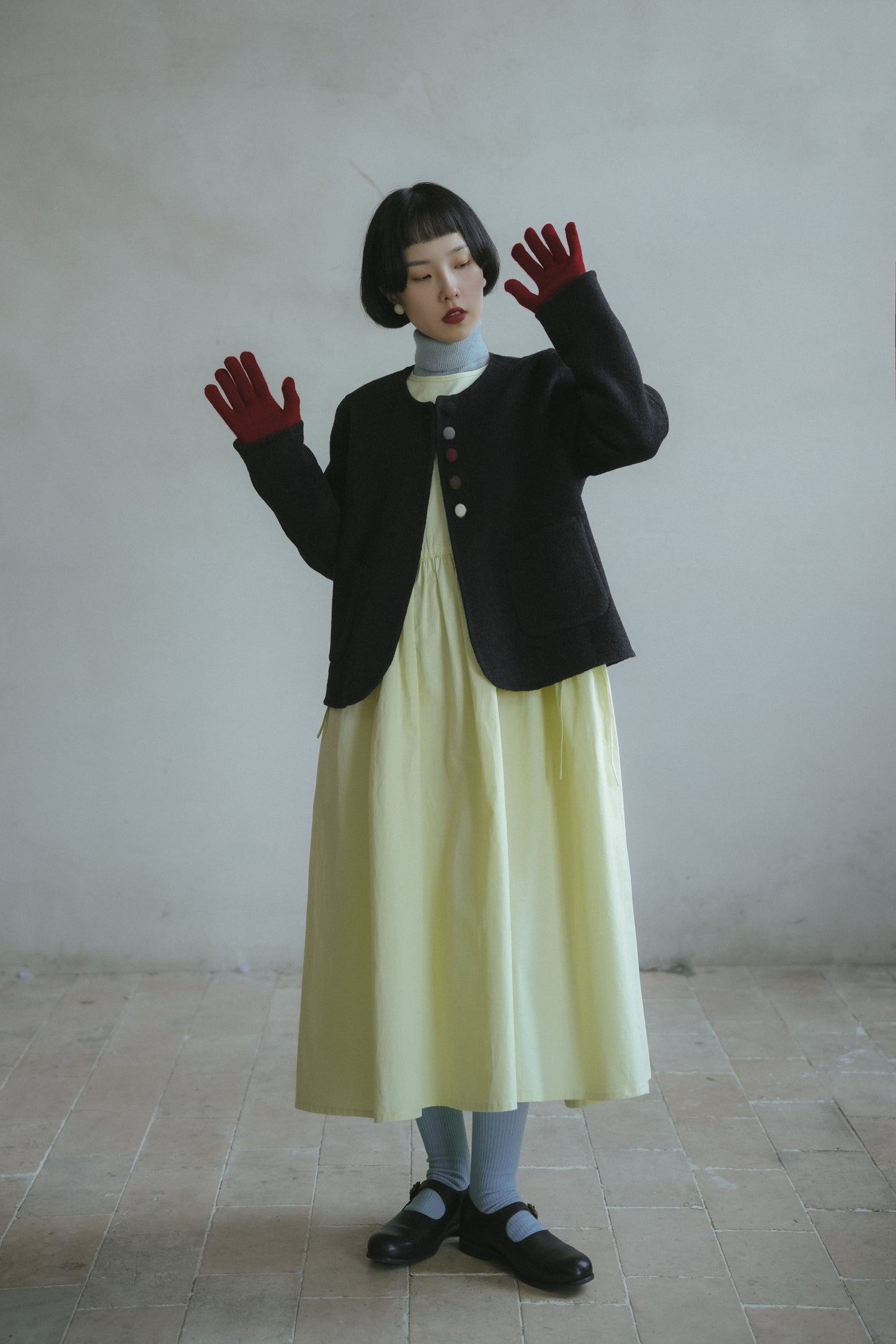 ウールショートコート•7869251103とブルーウールニット·7288250566とイェローワンピース•9896250811