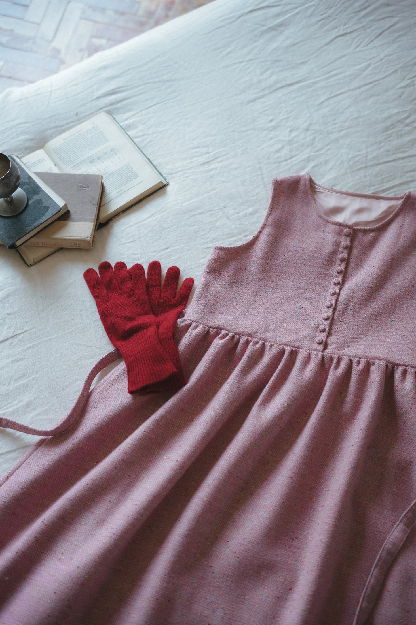 ピンクノースリーブワンピース•6546250808/ハイネックニットワンピース•9833200904(12月上旬発送予定)